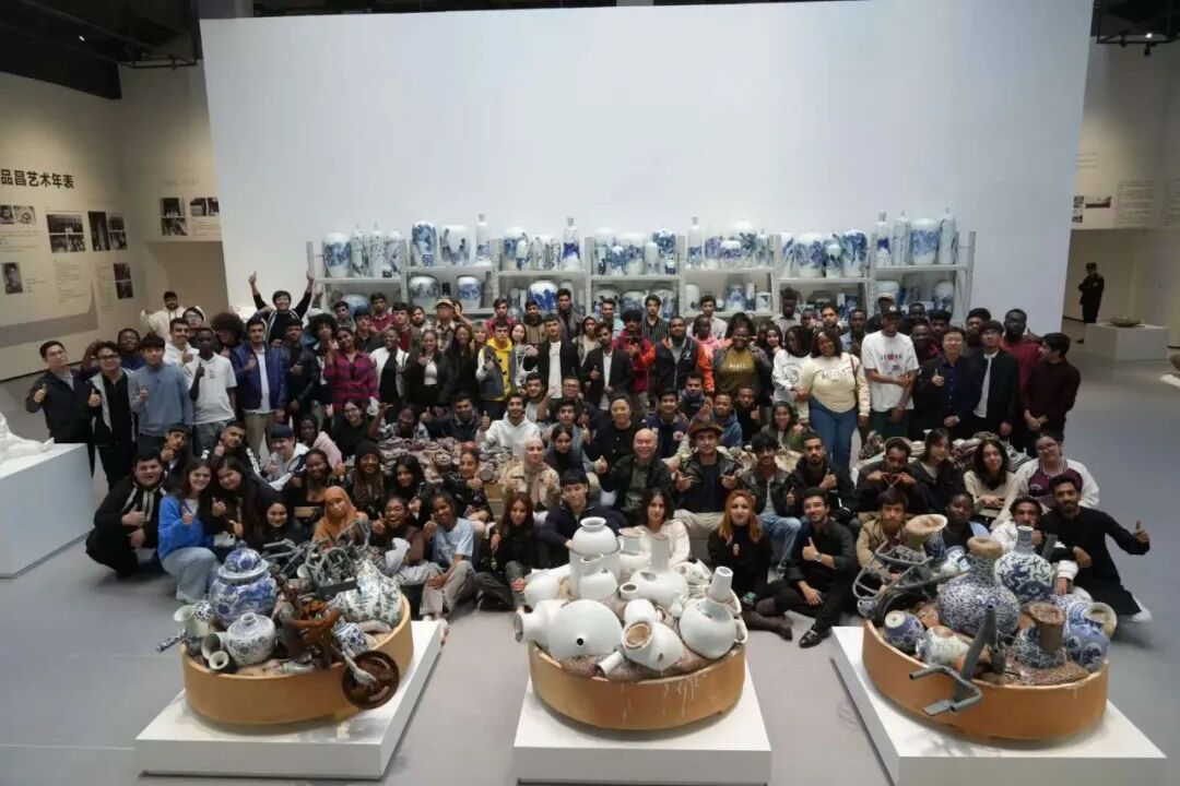 雙年展專訪|副校長(zhǎng)張婧婧 以陶瓷藝術(shù)國(guó)際化，踐行國(guó)家文化使命